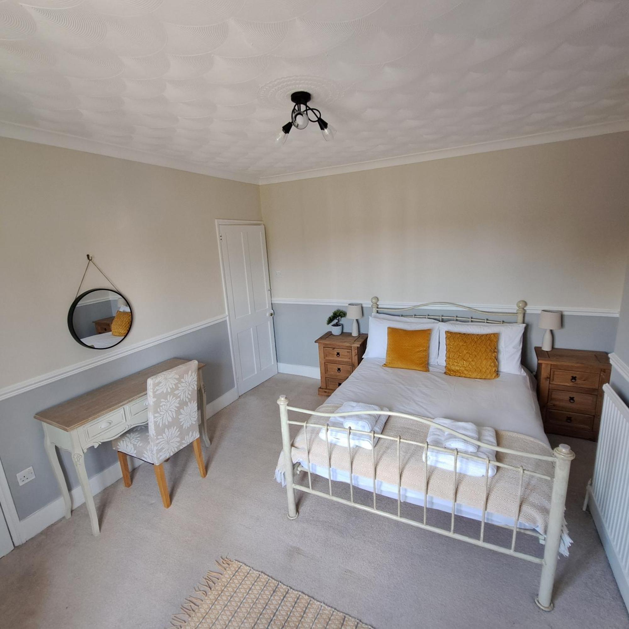 Generous 3 Bed In The Heart Of The Village Huntingdon Ngoại thất bức ảnh