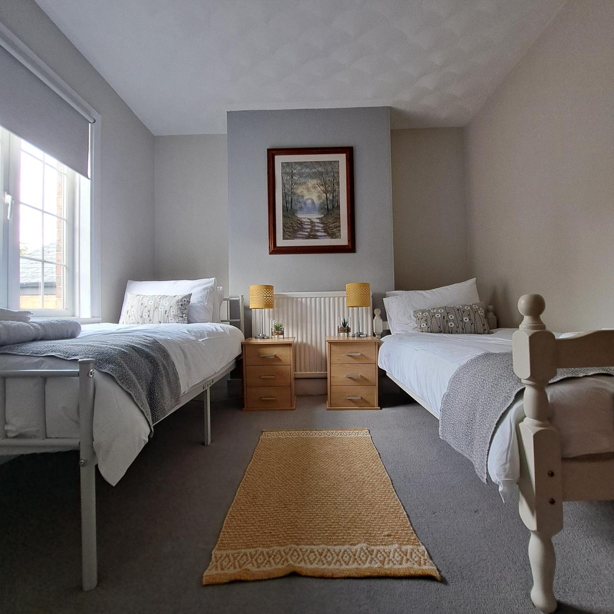 Generous 3 Bed In The Heart Of The Village Huntingdon Ngoại thất bức ảnh