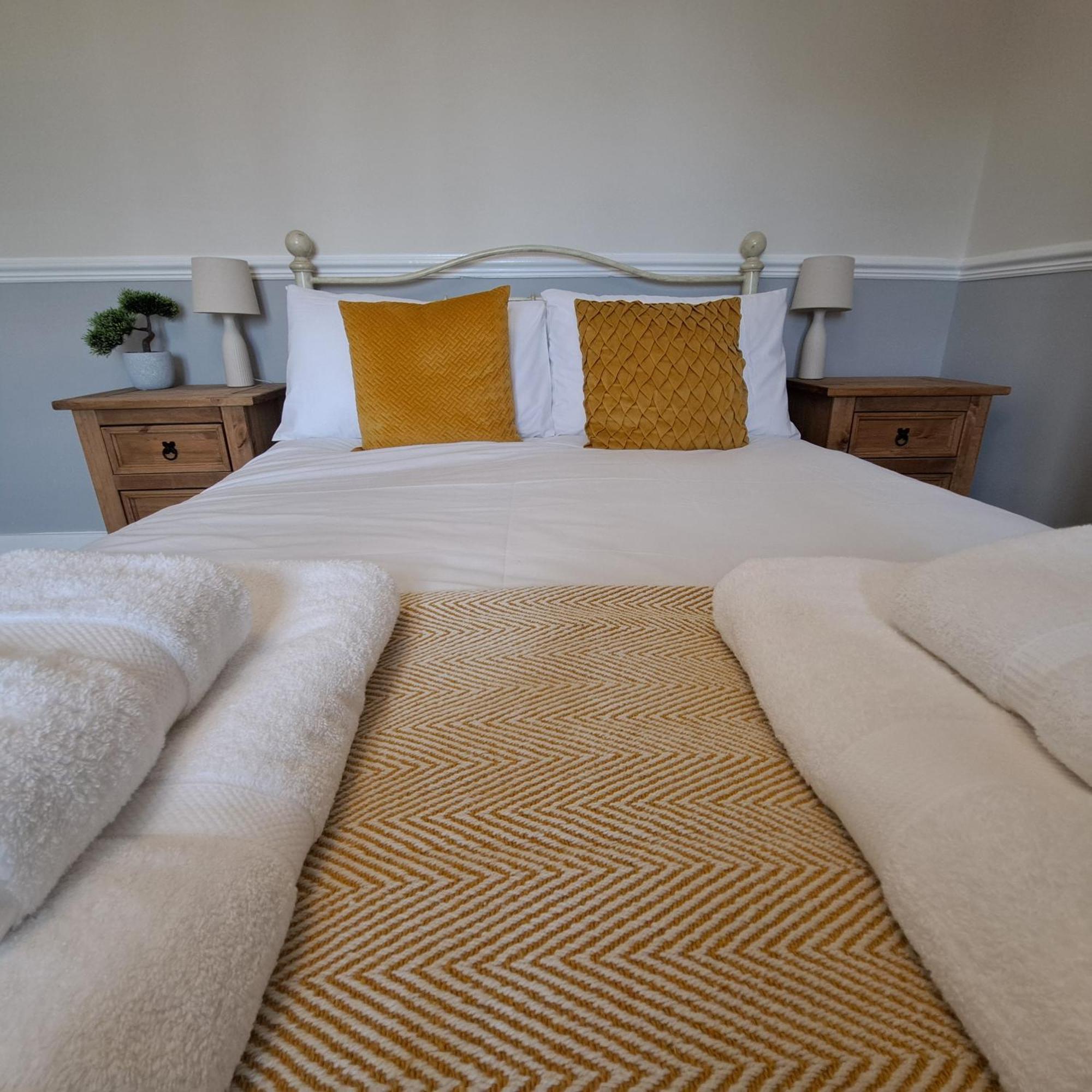 Generous 3 Bed In The Heart Of The Village Huntingdon Ngoại thất bức ảnh