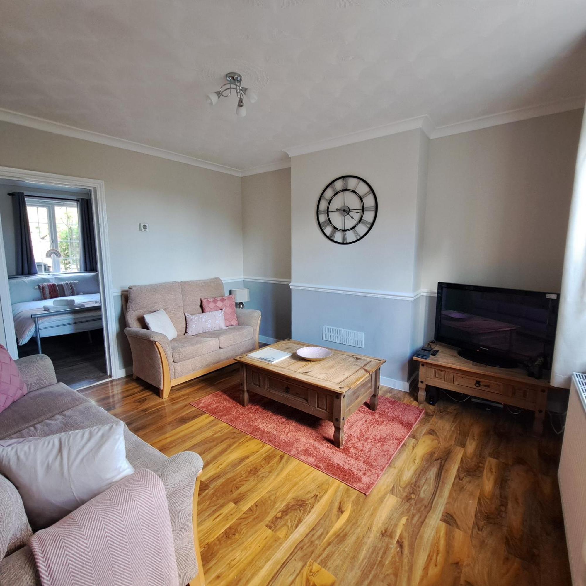Generous 3 Bed In The Heart Of The Village Huntingdon Ngoại thất bức ảnh